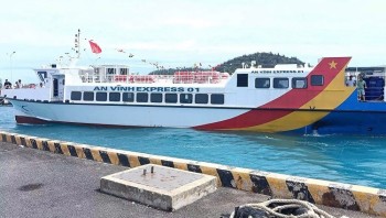 Tàu An Vĩnh Express 01 lần đầu từ xưởng đóng tàu trở về Lý Sơn   